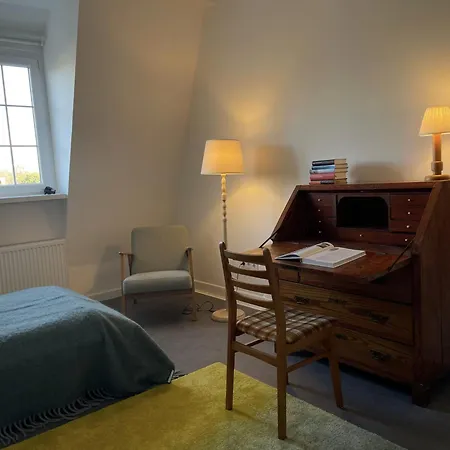 Ruhige Zentral Gelegene Altbauwohnung *