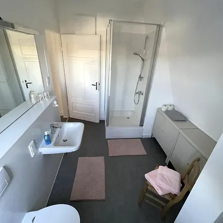 Ruhige Zentral Gelegene Altbauwohnung Appartement *